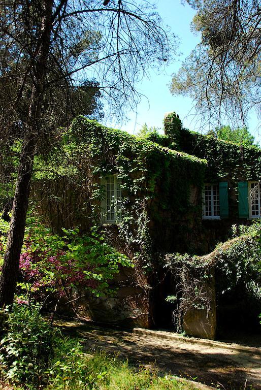 Hotel Les Mazets Des Roches Tarascon Oda fotoğraf