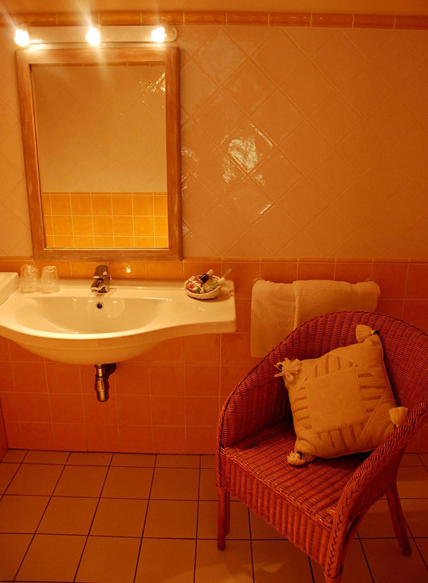 Hotel Les Mazets Des Roches Tarascon Oda fotoğraf