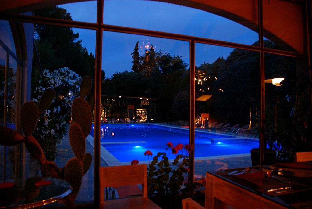 Hotel Les Mazets Des Roches Tarascon Dış mekan fotoğraf